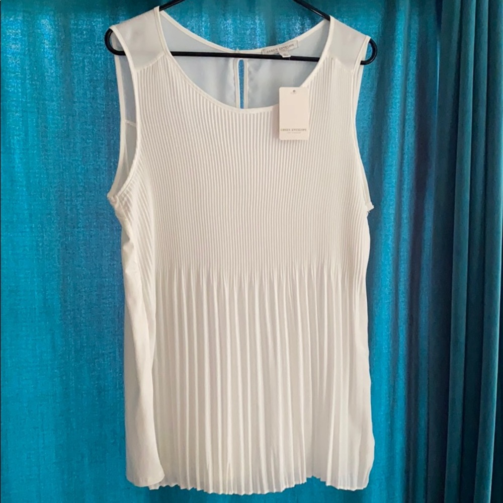 Green Envelope sleeveless top- new, never worn!